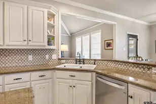 1413 Holly Creek Dr, Tyler, TX 75703 - Photo 12