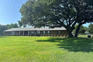1248 Canada St, Jacksonville, TX 75766 - Photo 2