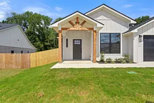 16430 Crossing Cir, Lindale, TX 75771 - Photo 2
