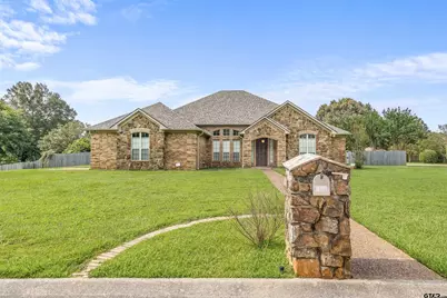 200 Saint Andrews Dr, Palestine, TX 75803 - Photo 2