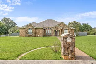 200 Saint Andrews Dr, Palestine, TX 75803 - Photo 2
