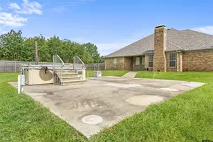 200 Saint Andrews Dr, Palestine, TX 75803 - Photo 12