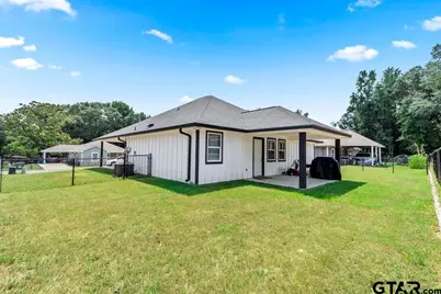 429 Garrett Cir, Winona, TX 75792 - Photo 2