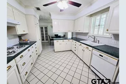 926 Circle Dr., Jacksonville, TX 75766 - Photo 10