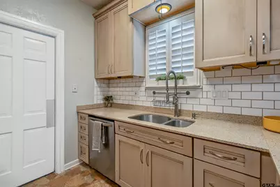 637 S College, Tyler, TX 75701 - Photo 10