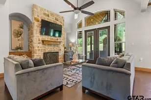 1647 E Mountain Street S, Longview, TX 75604 - Photo 8