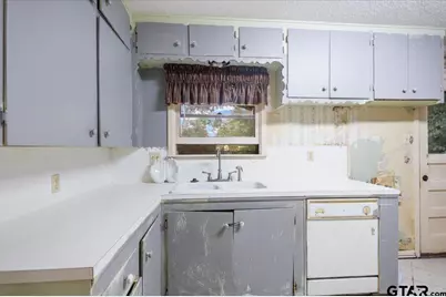 2105 Glenbrook Dr., Tyler, TX 75701 - Photo 10