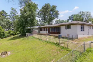 137 Gardner Dr, Palestine, TX 75803 - Photo 24