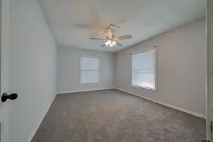 102 E Pirate Ave, Longview, TX 75604 - Photo 16