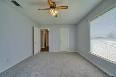 102 E Pirate Ave, Longview, TX 75604 - Photo 14