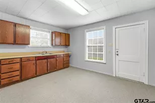 106 S College St, Lindale, TX 75771 - Photo 18