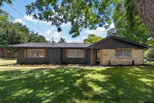 2425 Liveoak St, Jacksonville, TX 75766 - Photo 2