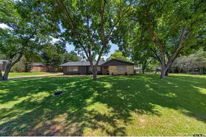 2425 Live Oak St, Jacksonville, TX 75766 - Photo 2