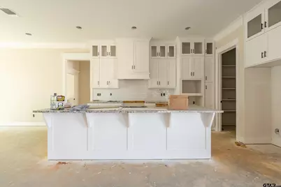 2546 Barton Creek Cir, Tyler, TX 75703 - Photo 8