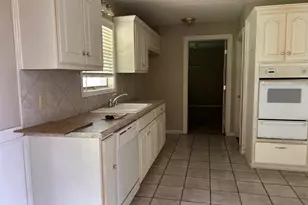 201 Shamrock Dr, Palestine, TX 75803 - Photo 4