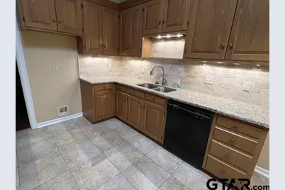 418 Woodland Hills Dr, Tyler, TX 75701 - Photo 10
