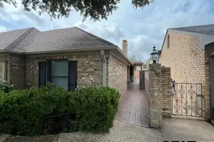 418 Woodland Hills Dr, Tyler, TX 75701 - Photo 2