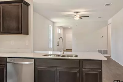 610 Park Central, Chandler, TX 75758 - Photo 2