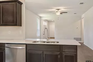 610 Park Central, Chandler, TX 75758 - Photo 2