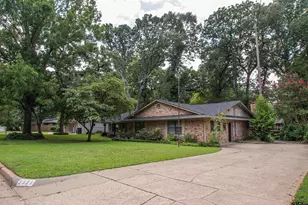 2321 Brookhaven Dr, Tyler, TX 75701 - Photo 2