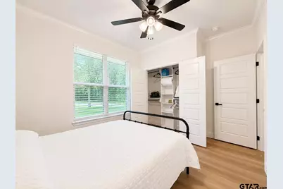 2305 Debby Ln, Tyler, TX 75701 - Photo 8