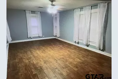 402 Clarksville, Bogata, TX 75417 - Photo 4