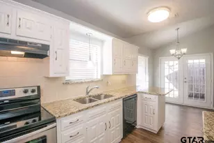 5823 Hollytree, Tyler, TX 75703 - Photo 16