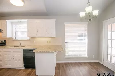5823 Hollytree, Tyler, TX 75703 - Photo 18