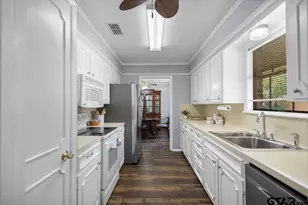 1100 Foxglove Ln, Tyler, TX 75703 - Photo 10