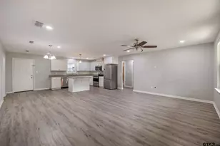 427 Garrett Cir, Winona, TX 75792 - Photo 6