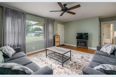 2219 Crestwood Dr, Tyler, TX 75701 - Photo 6