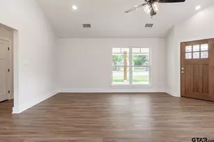 421 S Bonner St, Jacksonville, TX 75766 - Photo 4