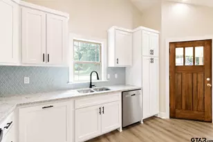 425 S Bonner St, Jacksonville, TX 75766 - Photo 8