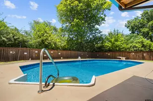 101 Juniper Dr, Palestine, TX 75803 - Photo 32