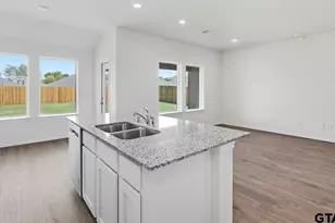 1944 Freeman St, Tyler, TX 75704 - Photo 2