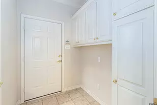 1911 Hollyglen, Tyler, TX 75703 - Photo 18