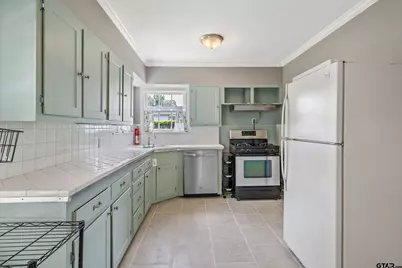 2724 Crestview Avenue, Tyler, TX 75701 - Photo 14