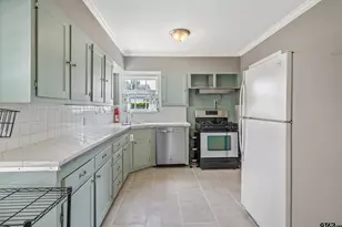 2724 Crestview Ave, Tyler, TX 75701 - Photo 14