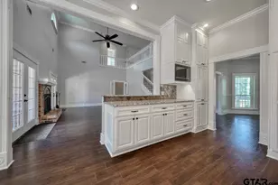 1881 Valley View Ln, Tyler, TX 75703 - Photo 14