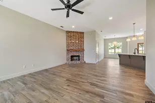 16637 Crossing Cir, Lindale, TX 75771 - Photo 8