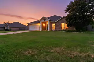 833 Greenwood Cir, Lindale, TX 75771 - Photo 1