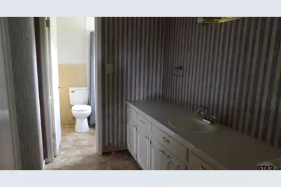 412 Angelina St, Jacksonville, TX 75766 - Photo 16