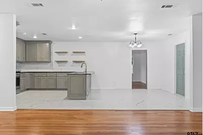 1016 Woodland Dr, Palestine, TX 75801 - Photo 8