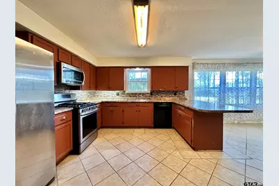 1002 Jones St, Henderson, TX 75654 - Photo 10