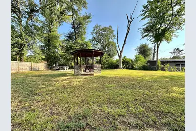 1002 Jones St, Henderson, TX 75654 - Photo 38
