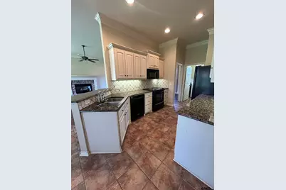 518 Susie Dr, Chandler, TX 75758 - Photo 8