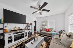 915 Lindsey Ln, Tyler, TX 75701 - Photo 6