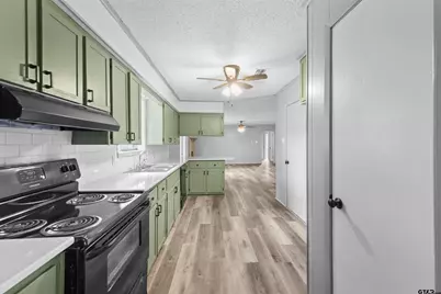 305 Larkspur Ln, Palestine, TX 75803 - Photo 14