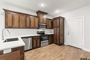 527 N College St, Lindale, TX 75771 - Photo 4