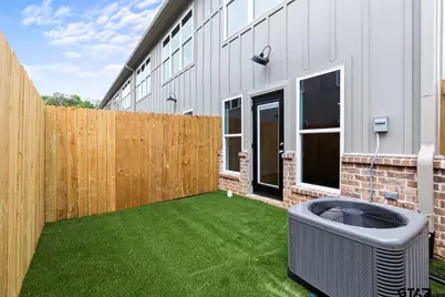 527 N College St #3, Lindale, TX 75771 - Photo 16